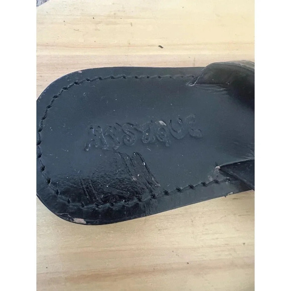 MYSTIQUE Women's Black Jeweled Florence Shell Stone Thong Sandals Size 7 - Picture 4 of 4